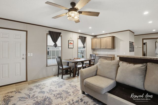 105 Lantern Drive, Gardner, IL 60424