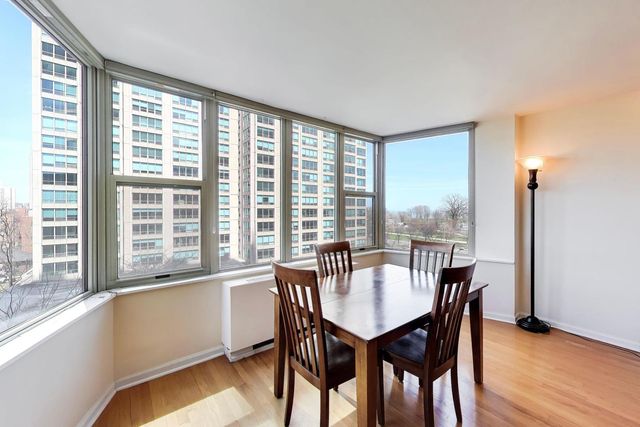 525 W Hawthorne Place 606, Chicago, IL 60657