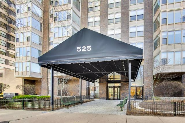 525 W Hawthorne Place 606, Chicago, IL 60657