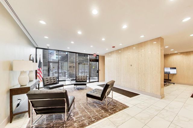 525 W Hawthorne Place 606, Chicago, IL 60657