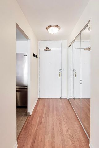 525 W Hawthorne Place 606, Chicago, IL 60657