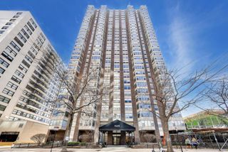 525 W Hawthorne Place 606, Chicago, IL 60657