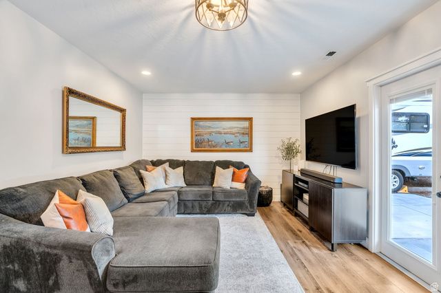 5776 W DISCOVERY DR, West Jordan, UT 84081