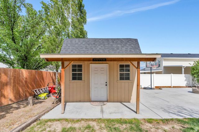 5776 W DISCOVERY DR, West Jordan, UT 84081