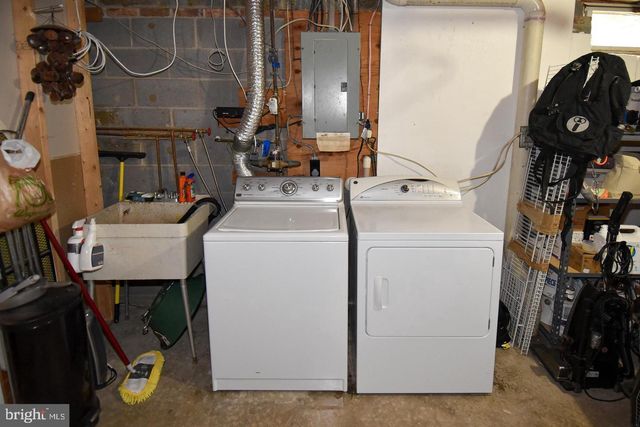 8470 MISTY BLUE CT, Springfield, VA 22153