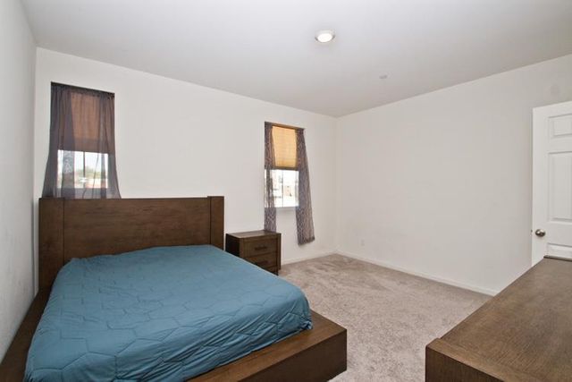 718 Crow Creek Cir, Galt, CA 95632