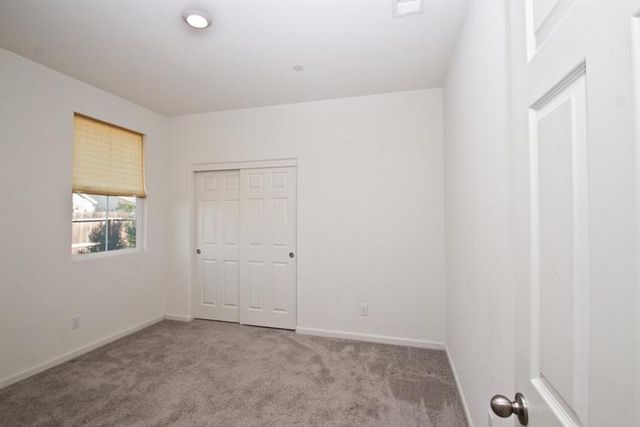 718 Crow Creek Cir, Galt, CA 95632