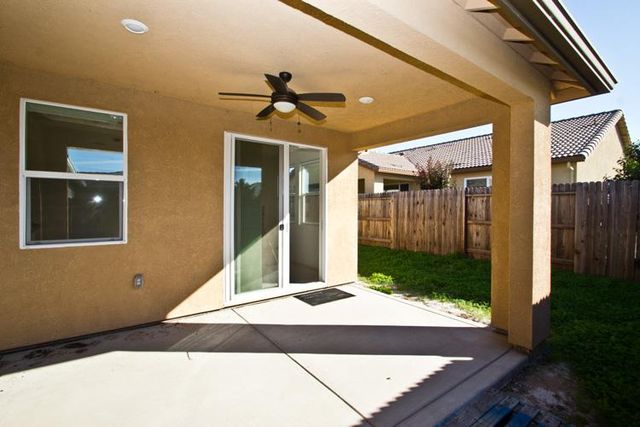 718 Crow Creek Cir, Galt, CA 95632