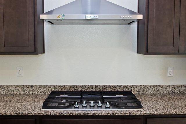 718 Crow Creek Cir, Galt, CA 95632