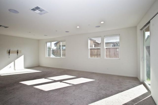 718 Crow Creek Cir, Galt, CA 95632