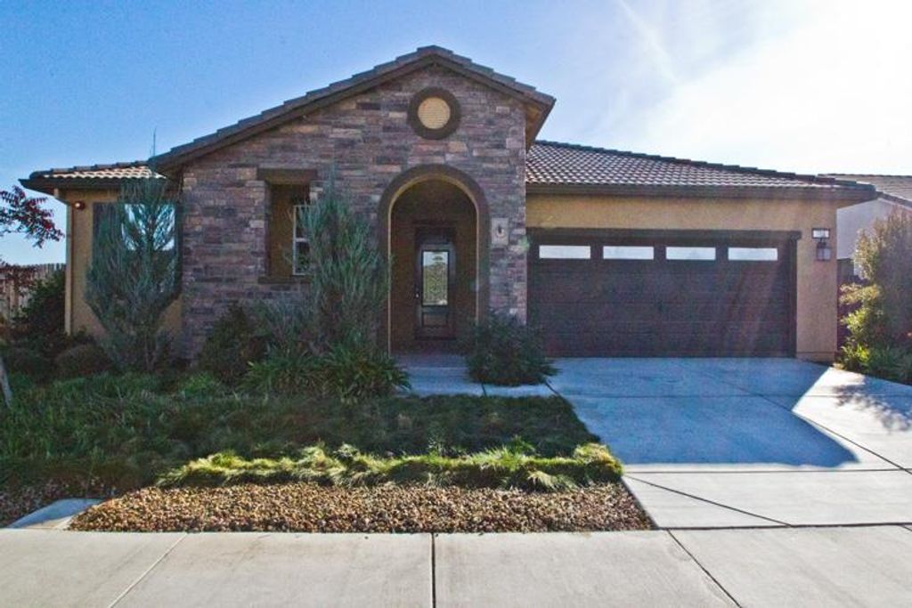 718 Crow Creek Cir, Galt, CA 95632