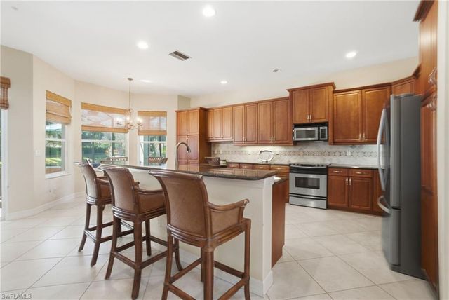 2213 Campestre TER, Naples, FL 34119