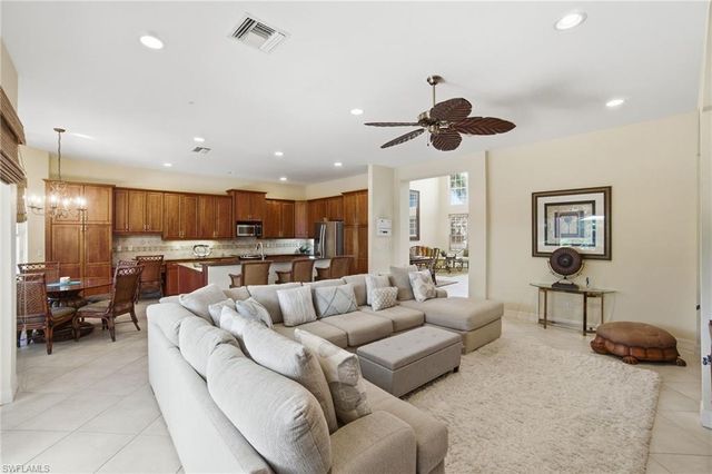2213 Campestre TER, Naples, FL 34119