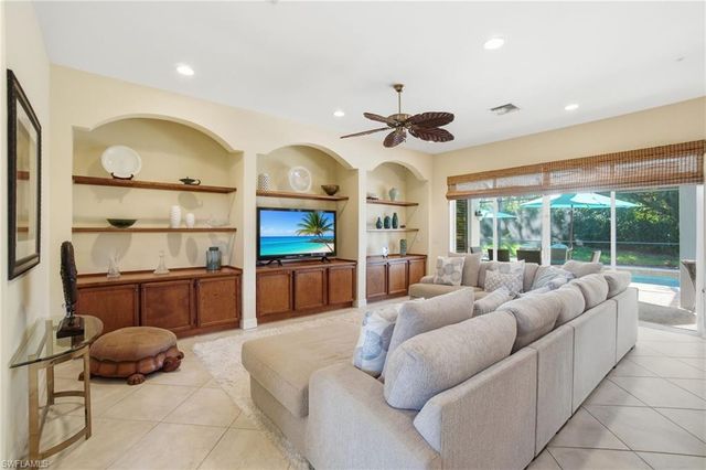 2213 Campestre TER, Naples, FL 34119