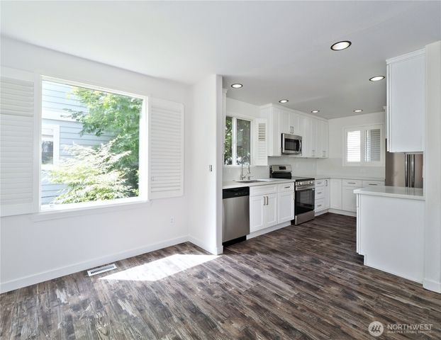 10105 6th Drive SE #B, Everett, WA 98208