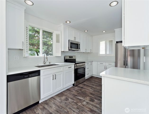10105 6th Drive SE #B, Everett, WA 98208