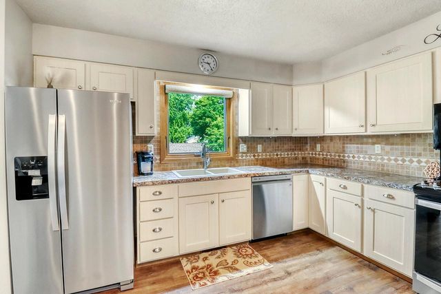 3907 3rd Street S, Moorhead, MN 56560