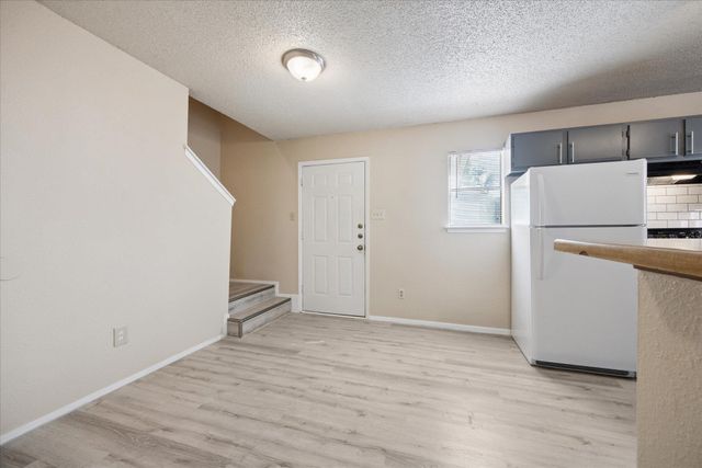 2807 Slaughter LN A, Austin, TX 78748