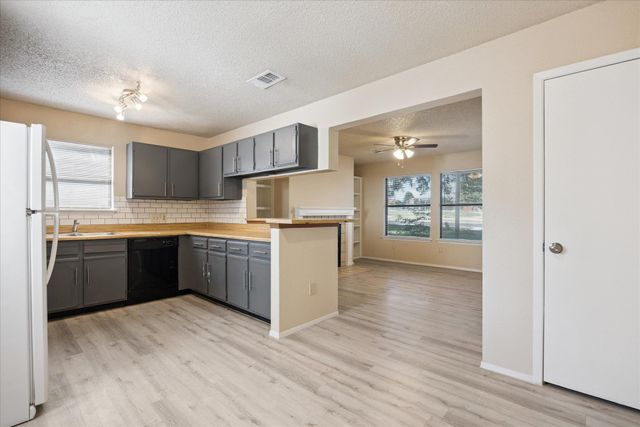 2807 Slaughter LN A, Austin, TX 78748