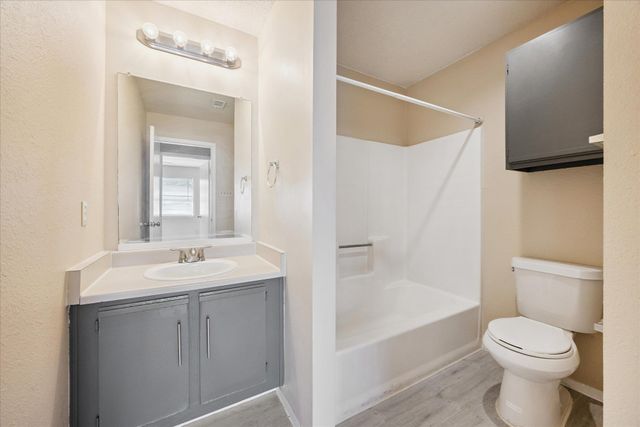 2807 Slaughter LN A, Austin, TX 78748