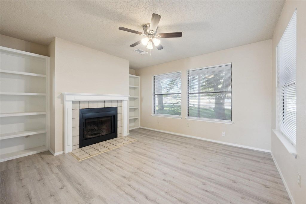 2807 Slaughter LN A, Austin, TX 78748