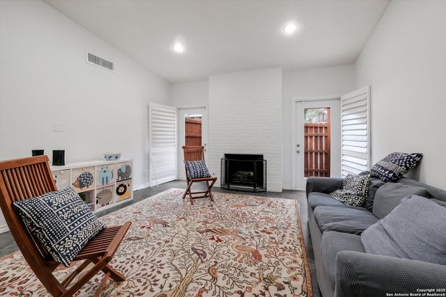 11 Gallery Ct Unit 11, San Antonio, TX 78209