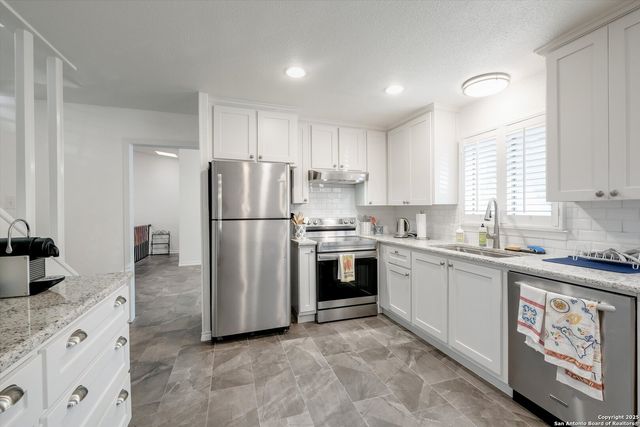 11 Gallery Ct Unit 11, San Antonio, TX 78209