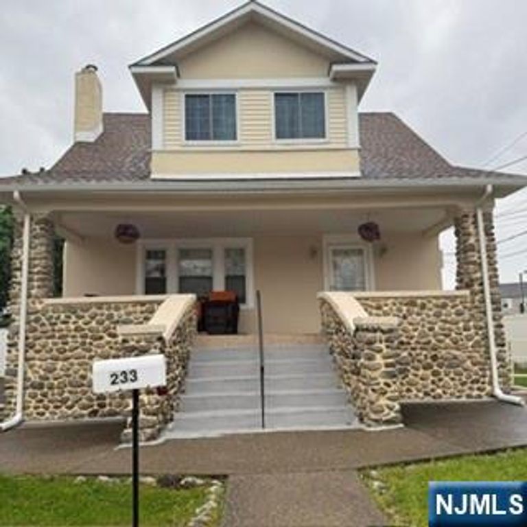 233 Jackson Avenue, Hackensack, NJ 07601