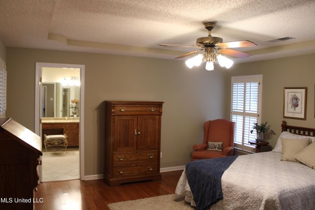 12190 Whispering Pines Drive, Olive Branch, MS 38654