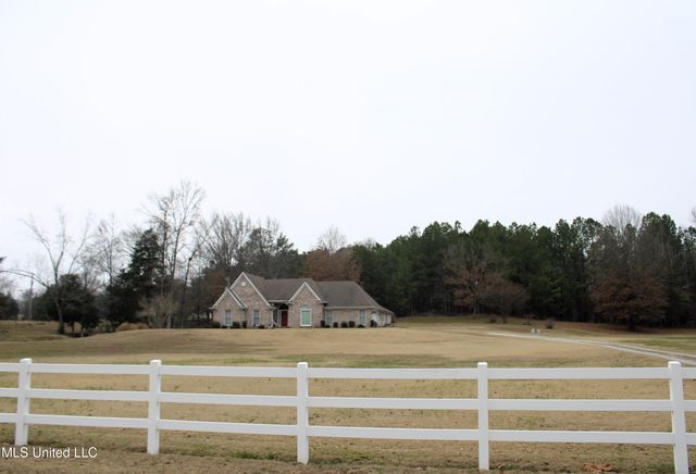 12190 Whispering Pines Drive, Olive Branch, MS 38654