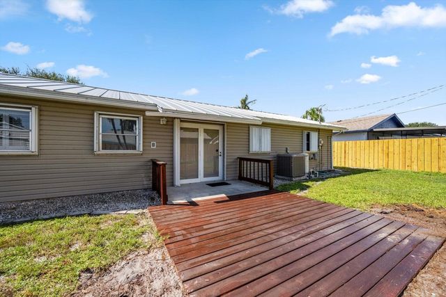 8153 SE Carlton Street, Hobe Sound, FL 33455