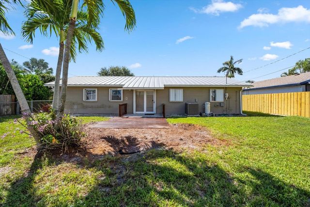 8153 SE Carlton Street, Hobe Sound, FL 33455