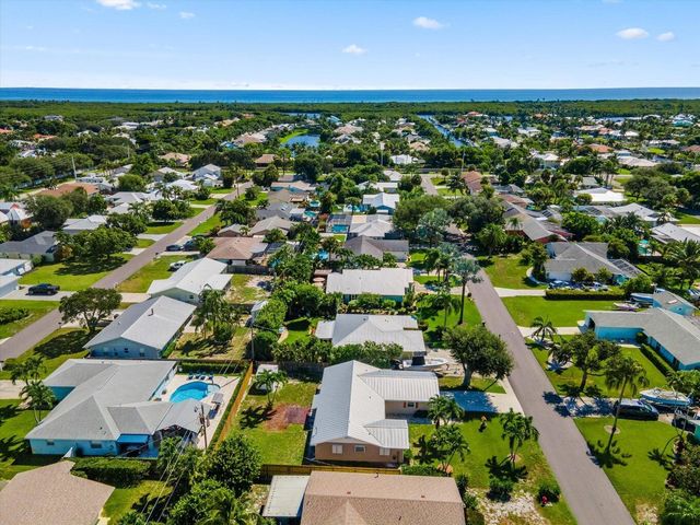 8153 SE Carlton Street, Hobe Sound, FL 33455