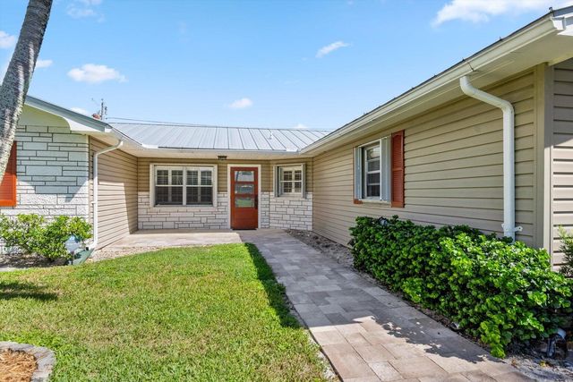 8153 SE Carlton Street, Hobe Sound, FL 33455