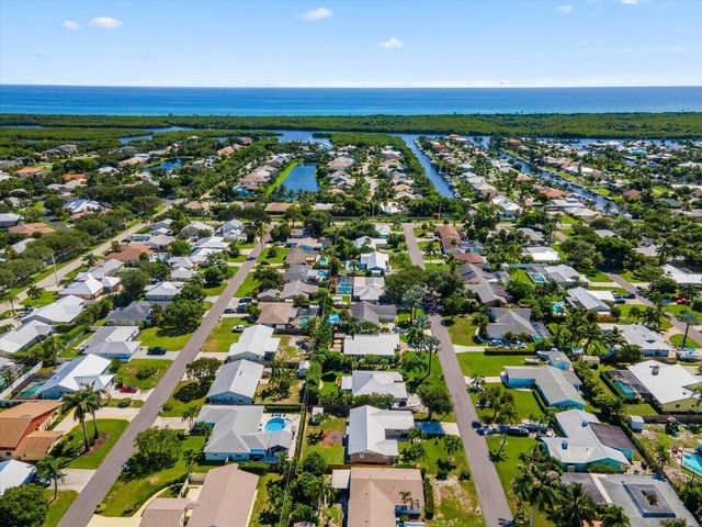 8153 SE Carlton Street, Hobe Sound, FL 33455