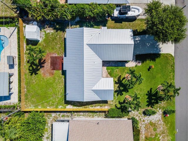 8153 SE Carlton Street, Hobe Sound, FL 33455