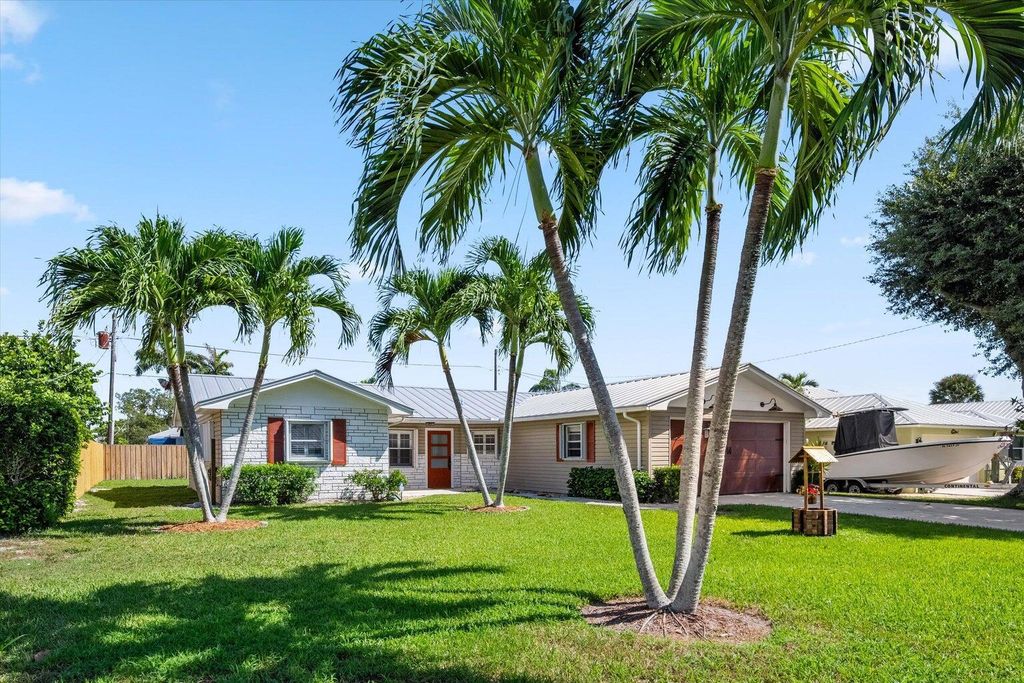 8153 SE Carlton Street, Hobe Sound, FL 33455