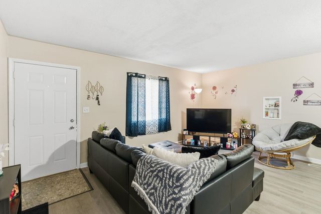 4906-4908 E Gilbert St, Wichita, KS 67218