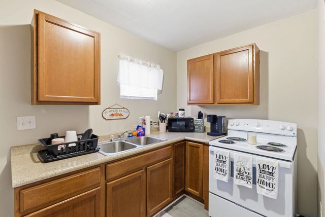 4906-4908 E Gilbert St, Wichita, KS 67218