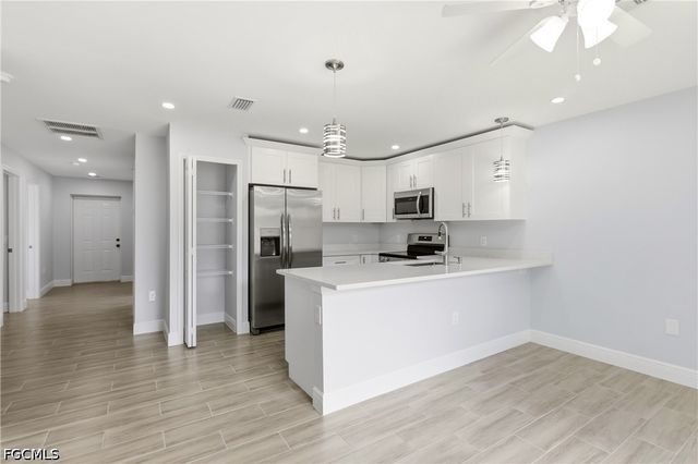 2955 Dunbar AVE A, Fort Myers, FL 33916