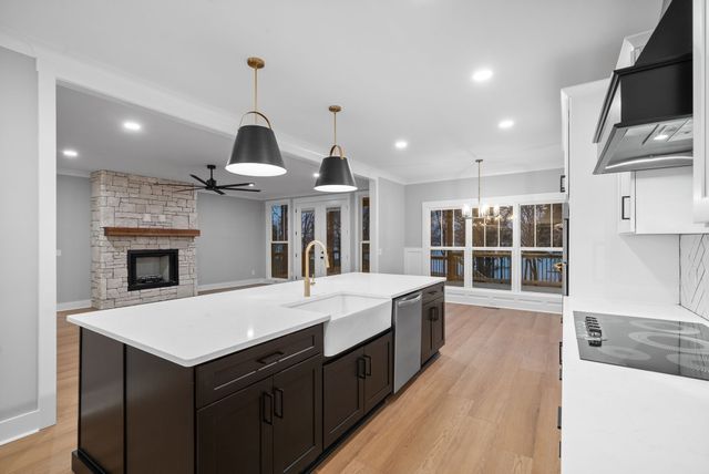 311 Riverview Dr, Dover, TN 37058