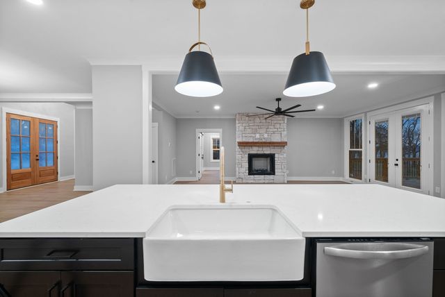 311 Riverview Dr, Dover, TN 37058