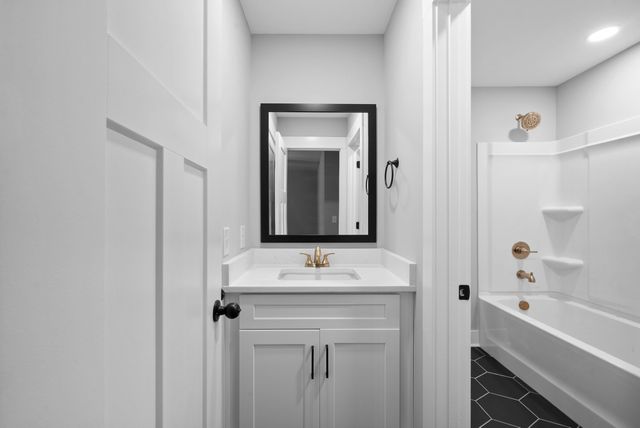 311 Riverview Dr, Dover, TN 37058