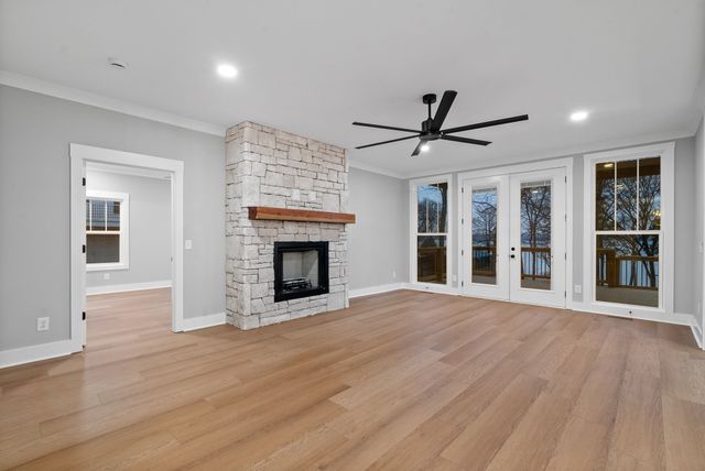 311 Riverview Dr, Dover, TN 37058