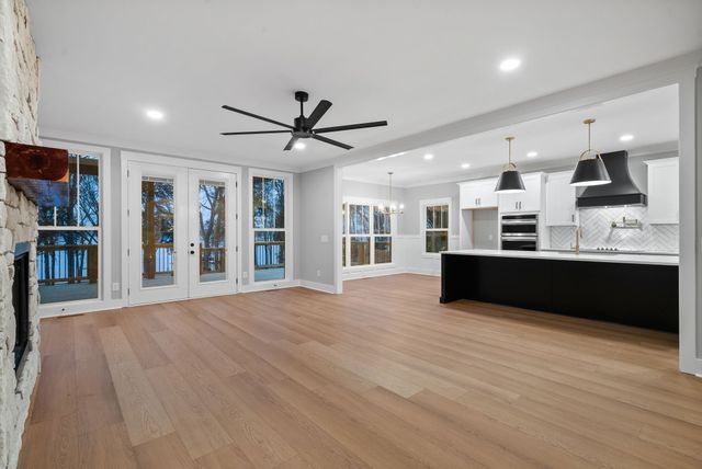 311 Riverview Dr, Dover, TN 37058