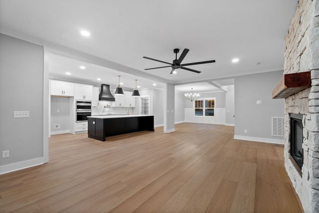 311 Riverview Dr, Dover, TN 37058