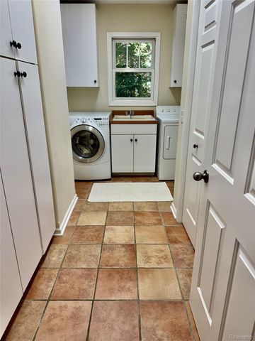 11536 Oak Grove Road, Grand Haven, MI 49417