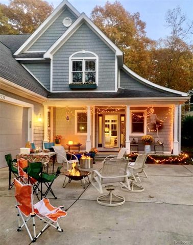 11536 Oak Grove Road, Grand Haven, MI 49417