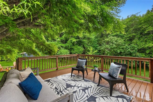 9641 Mandus Olson Road NE, Bainbridge Island, WA 98110
