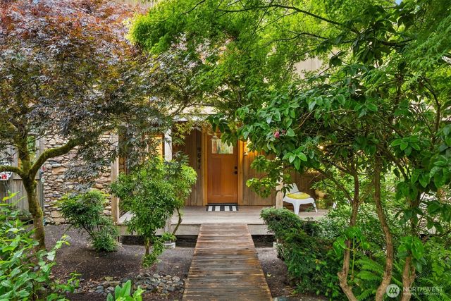 9641 Mandus Olson Road NE, Bainbridge Island, WA 98110